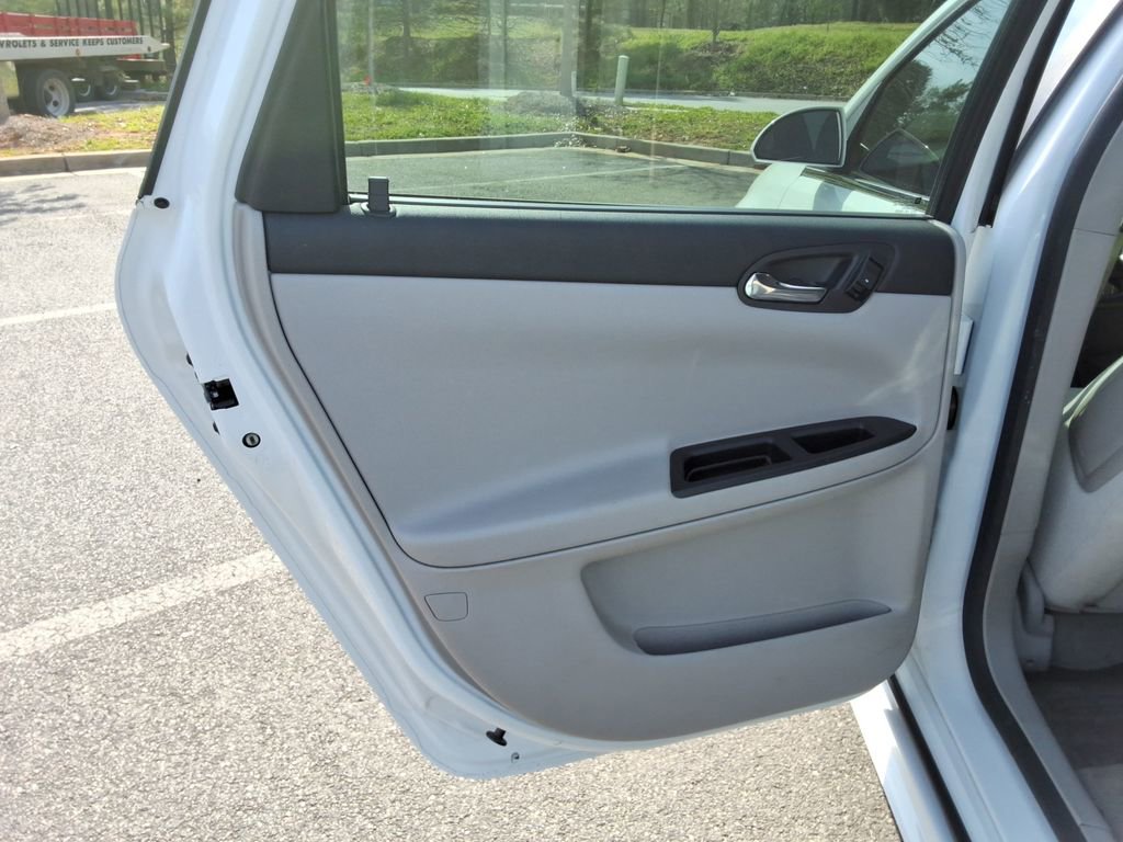 Used 2010 Chevrolet Impala LS FWD image 17