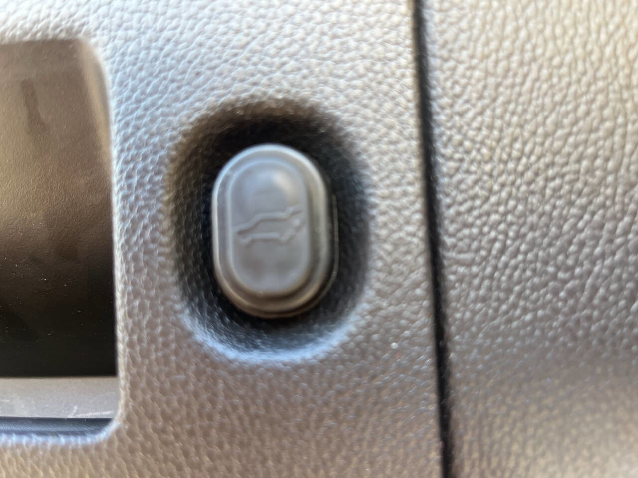 Used 2017 Chevrolet Tahoe LT image 34