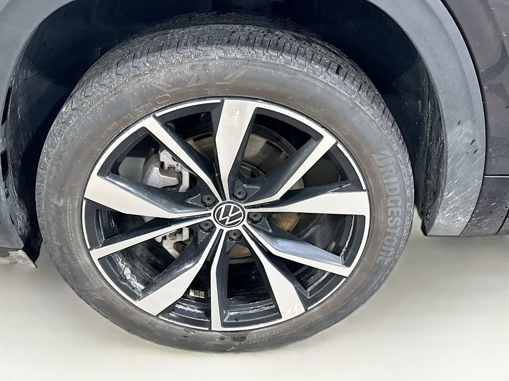Used 2024 Volkswagen Atlas Cross Sport SEL Premium R-Line AWD/4WD image 31