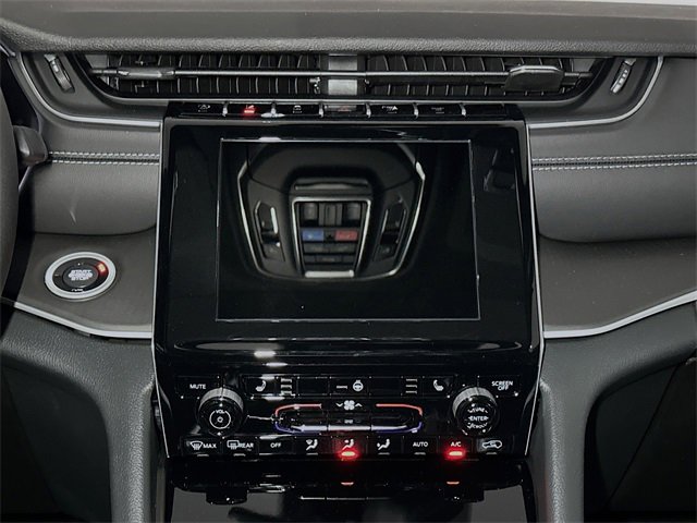 New 2025 Jeep Grand Cherokee Altitude image 8