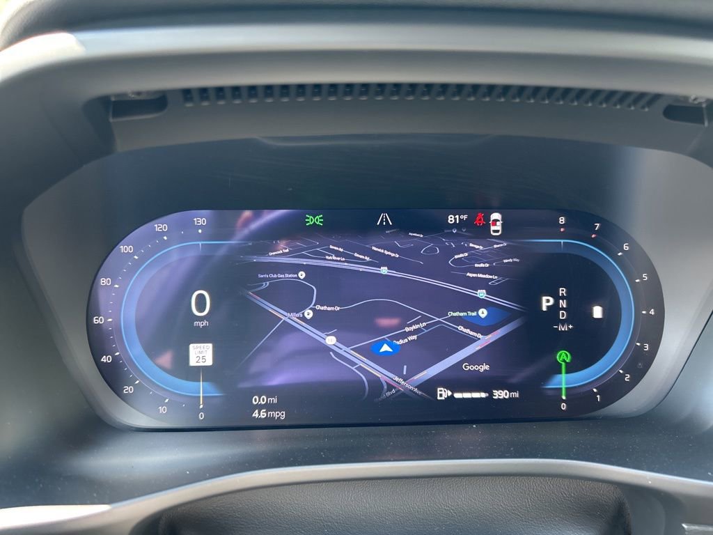 Used 2025 Volvo XC40 B5 Core image 9