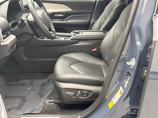 Used 2024 Toyota Grand Highlander AWD image 11