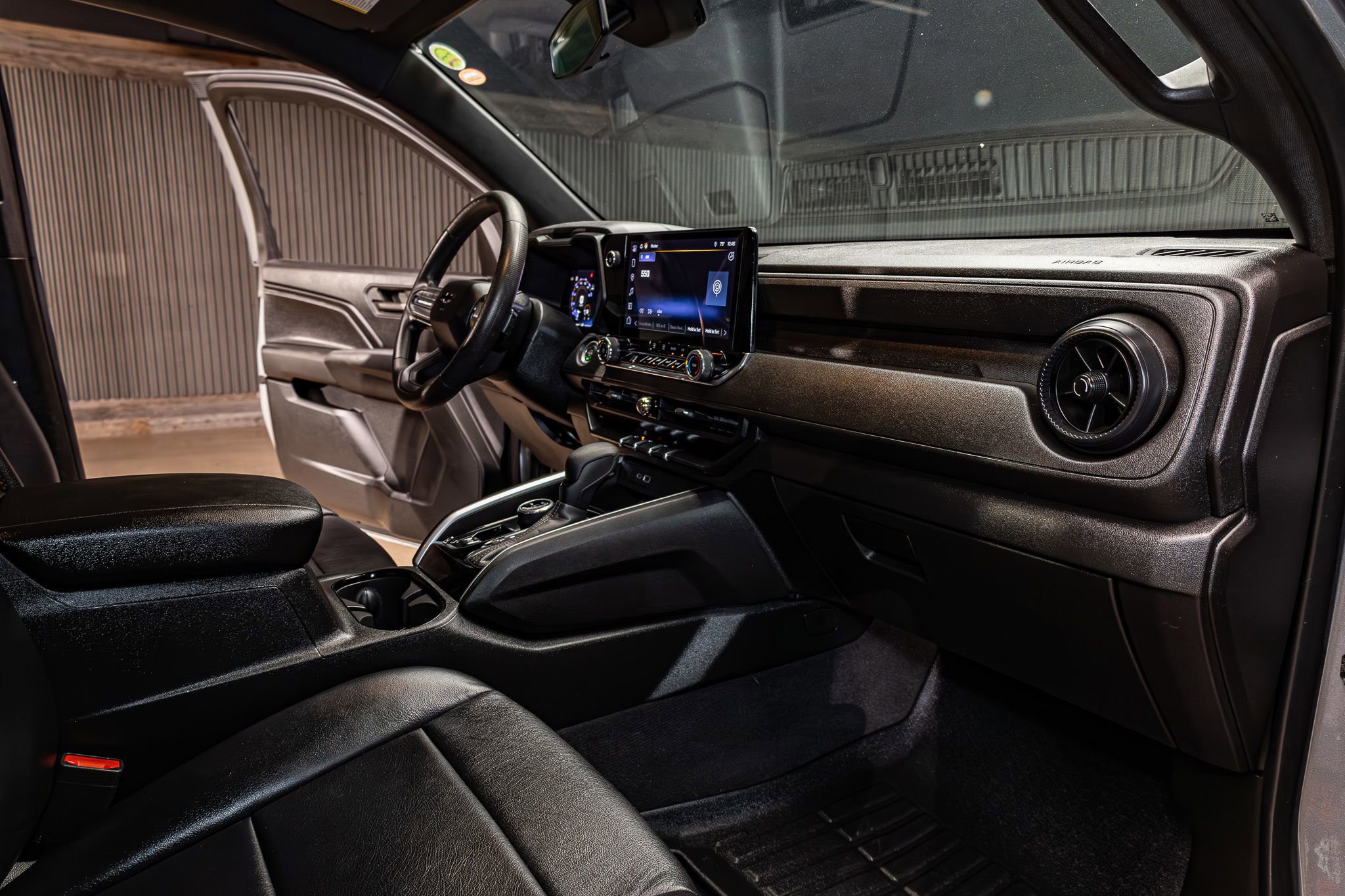 Used 2024 Chevrolet Colorado Trail Boss image 15