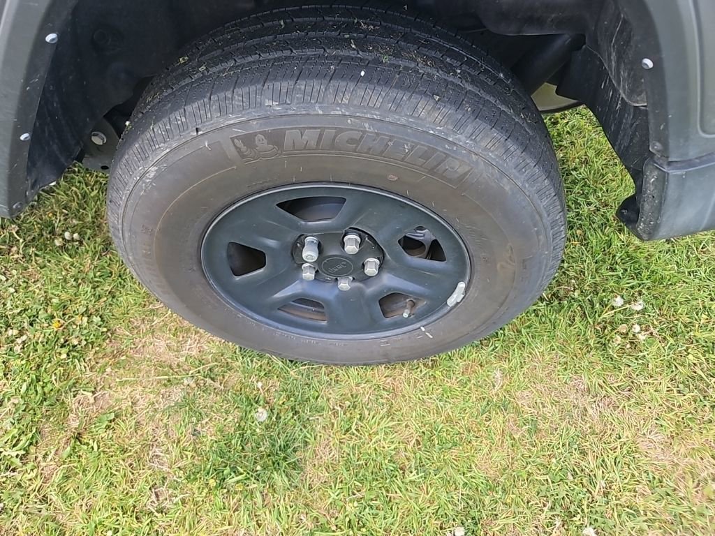 Used 2023 Jeep Wrangler Sport image 12