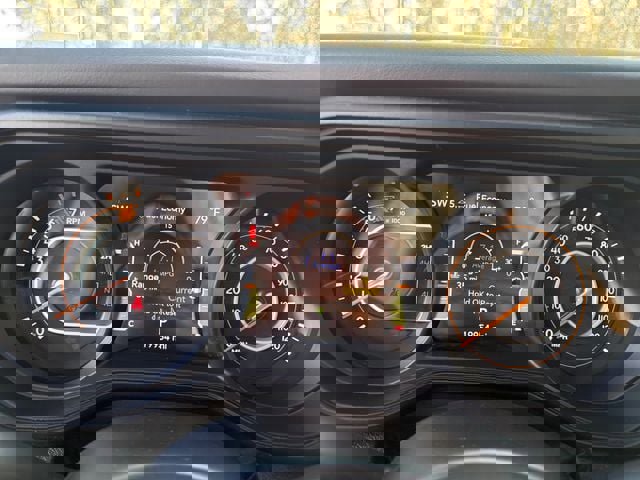 Used 2025 Jeep Wrangler Unlimited Sahara image 4