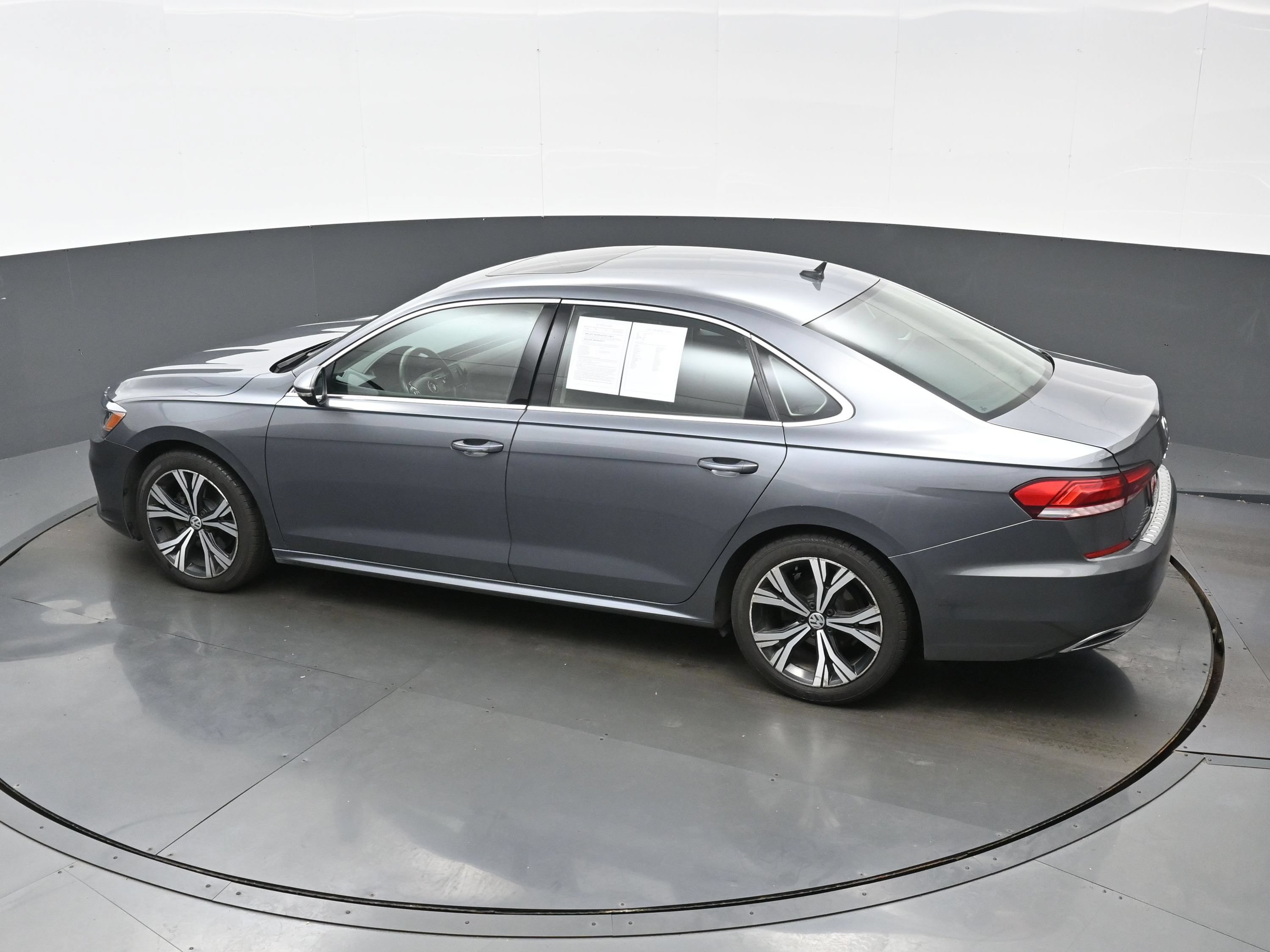 Used 2021 Volkswagen Passat 2.0T SE FWD image 33