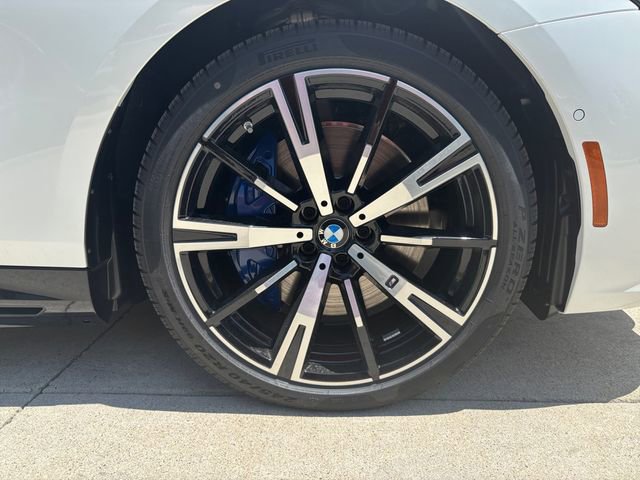 New 2026 BMW 550e xDrive image 34