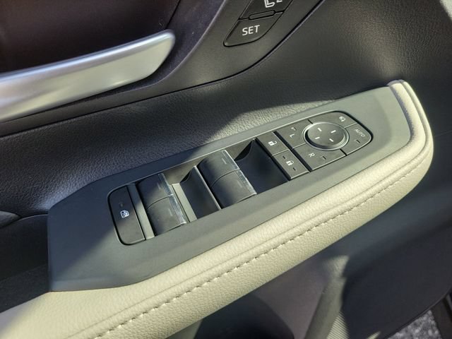 Used 2025 Toyota Grand Highlander AWD image 19