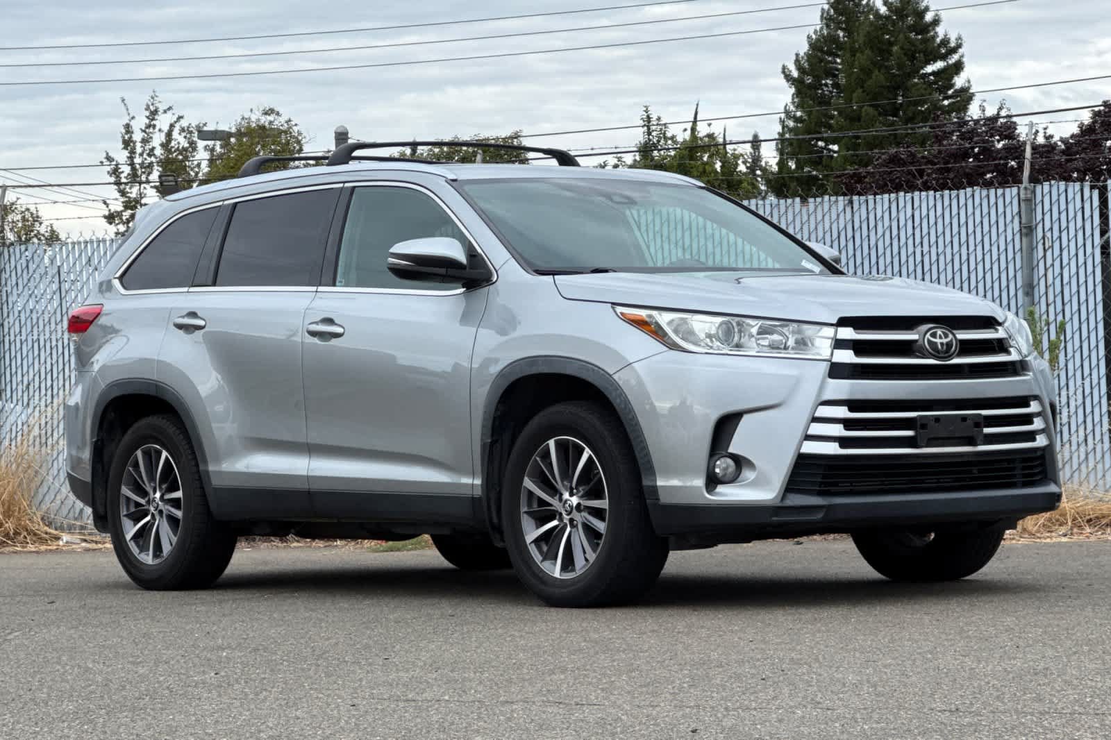 Used 2019 Toyota Highlander XLE AWD/4WD image 7