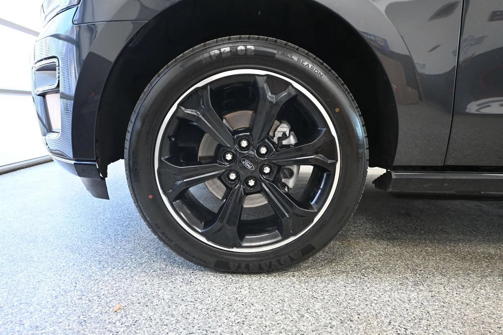 Used 2022 Ford Expedition Max Limited w/ Equipment Group 303A AWD/4WD image 15