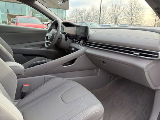 Certified 2024 Hyundai Elantra SEL image 29