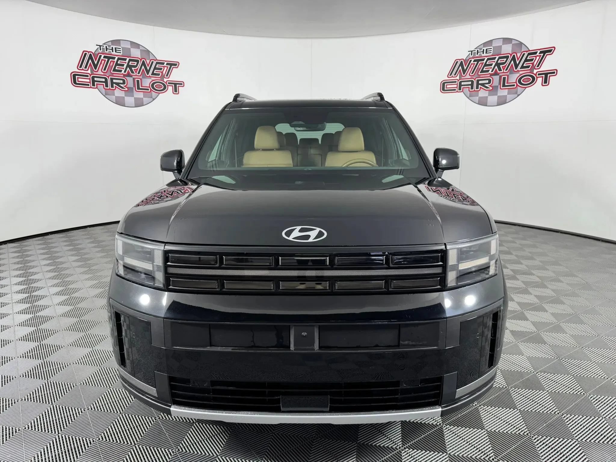 Used 2024 Hyundai Santa Fe Limited AWD/4WD image 2