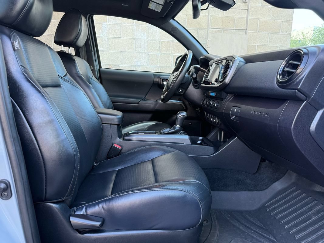 Used 2019 Toyota Tacoma TRD Sport AWD/4WD image 31