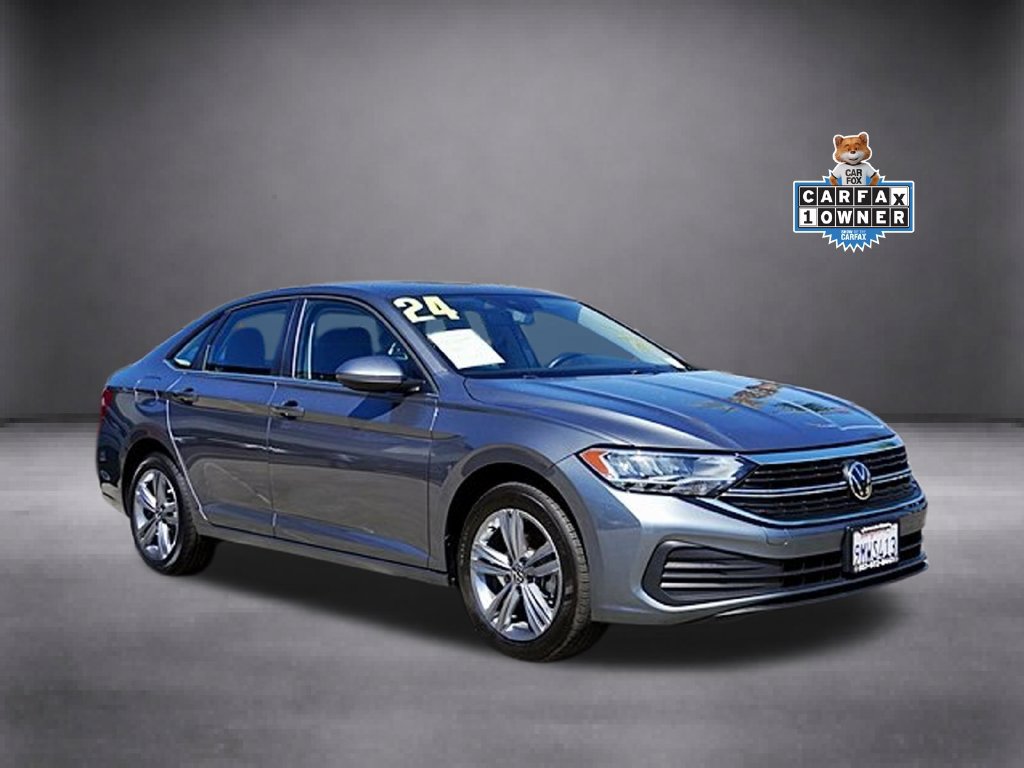 Used 2024 Volkswagen Jetta SE FWD image 2