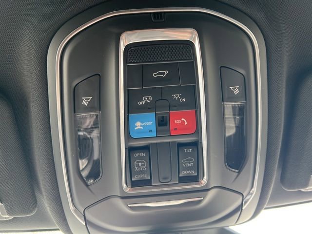 Used 2025 Jeep Grand Cherokee L Altitude AWD/4WD image 6