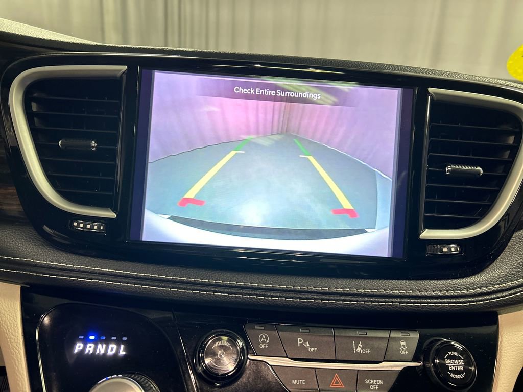 Used 2024 Chrysler Pacifica Limited image 18