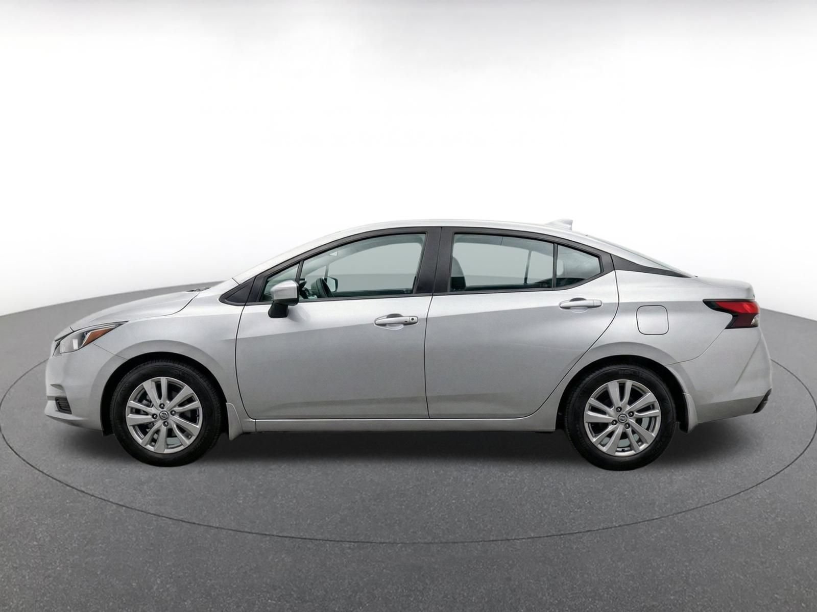 Used 2025 Nissan Versa SV FWD image 4