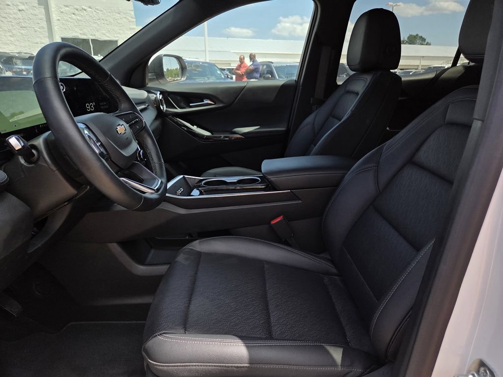 Used 2025 Chevrolet Equinox LT w/ Convenience Package II FWD image 16