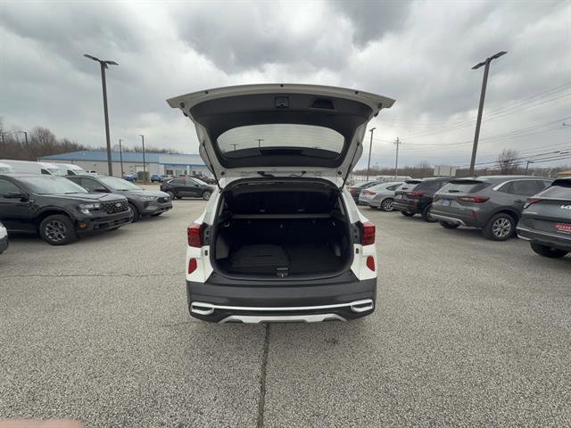 Used 2023 Kia Seltos SX w/ SX Sunroof Package AWD/4WD image 5