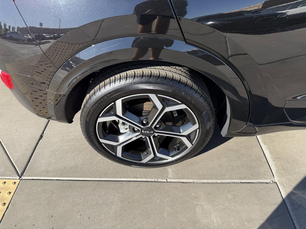 Used 2024 Kia Niro EX Touring image 15