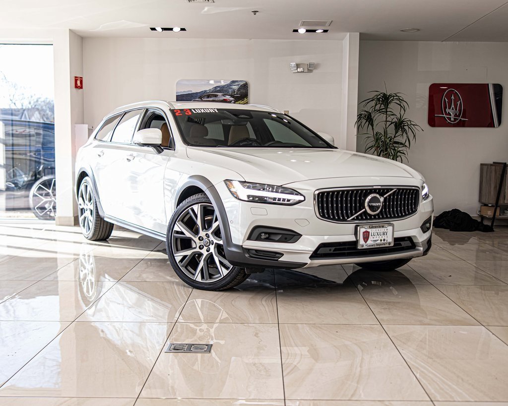 Used 2023 Volvo V90 B6 Cross Country Ultimate w/ Climate Package image 5