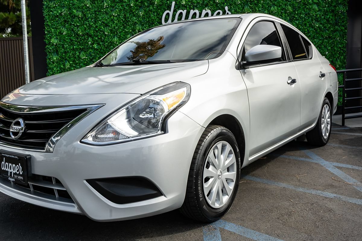 Used 2018 Nissan Versa SV FWD image 2
