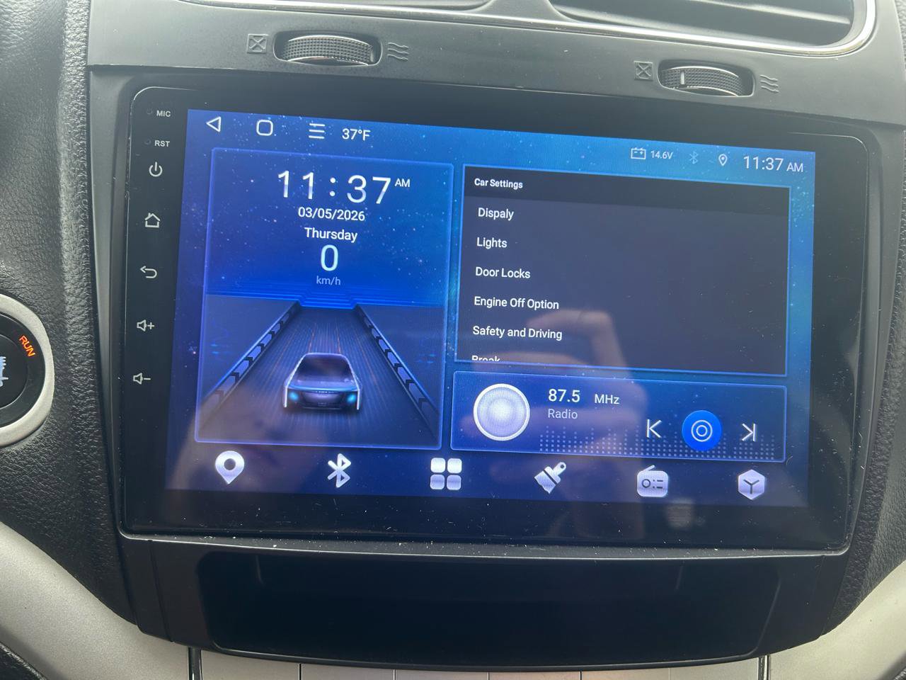 Used 2018 Dodge Journey SE image 22