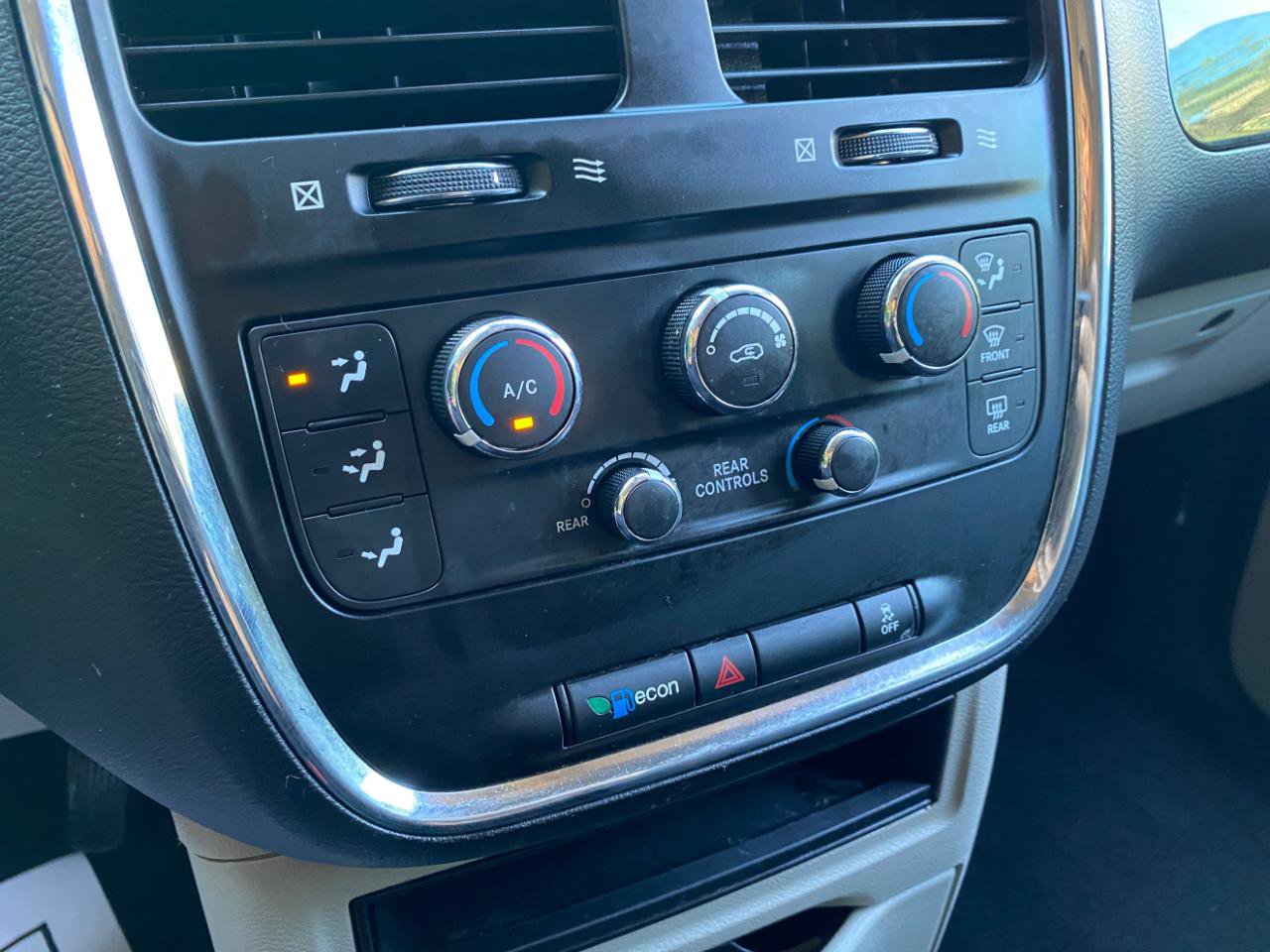 Used 2019 Dodge Grand Caravan SE FWD image 61