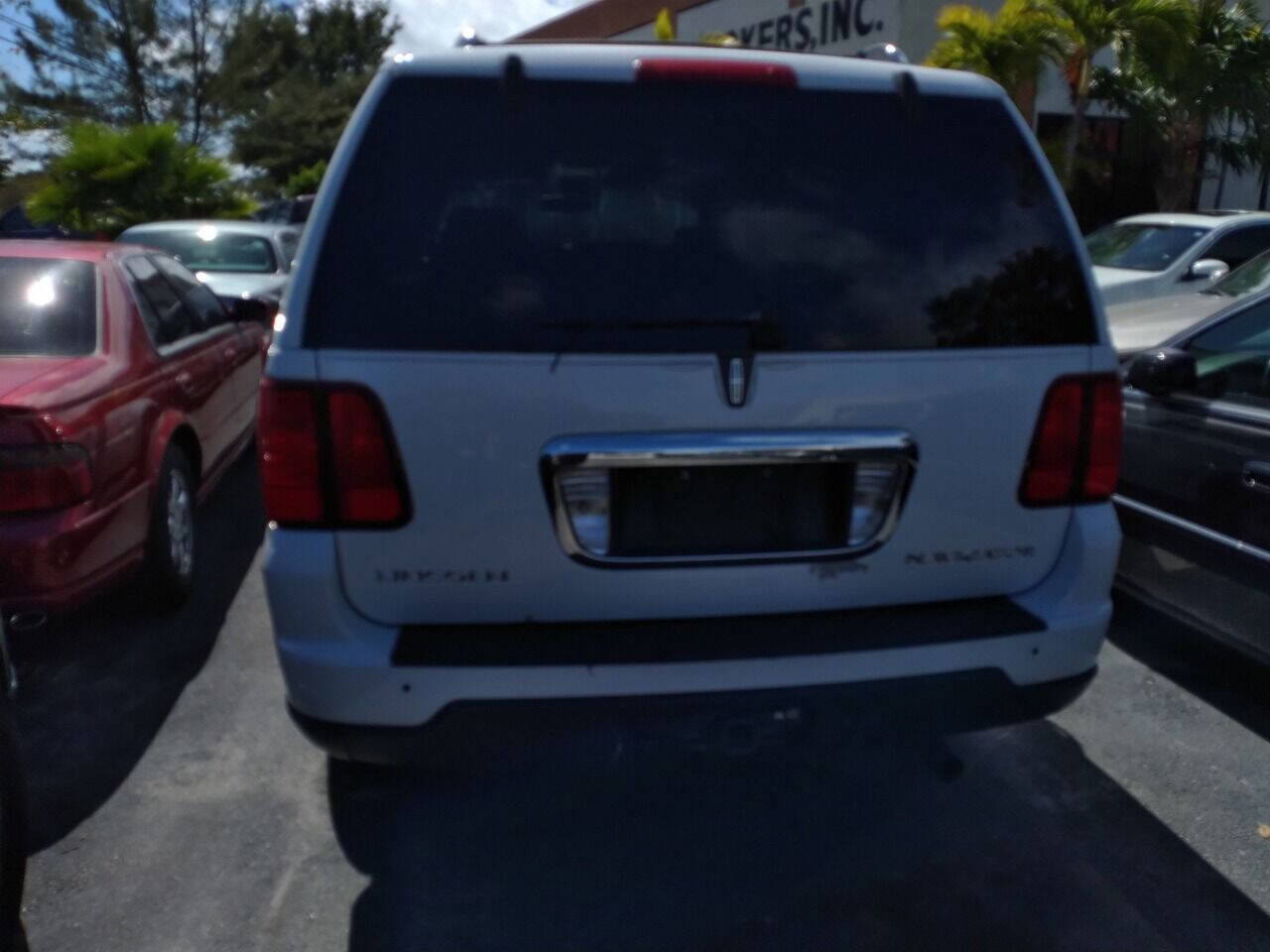 Used 2006 Lincoln Navigator Luxury image 3