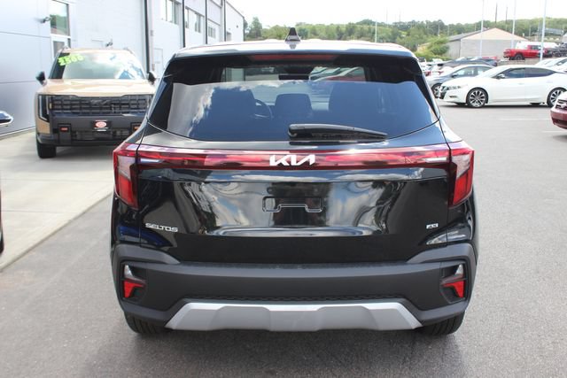 Used 2025 Kia Seltos LX AWD/4WD image 27