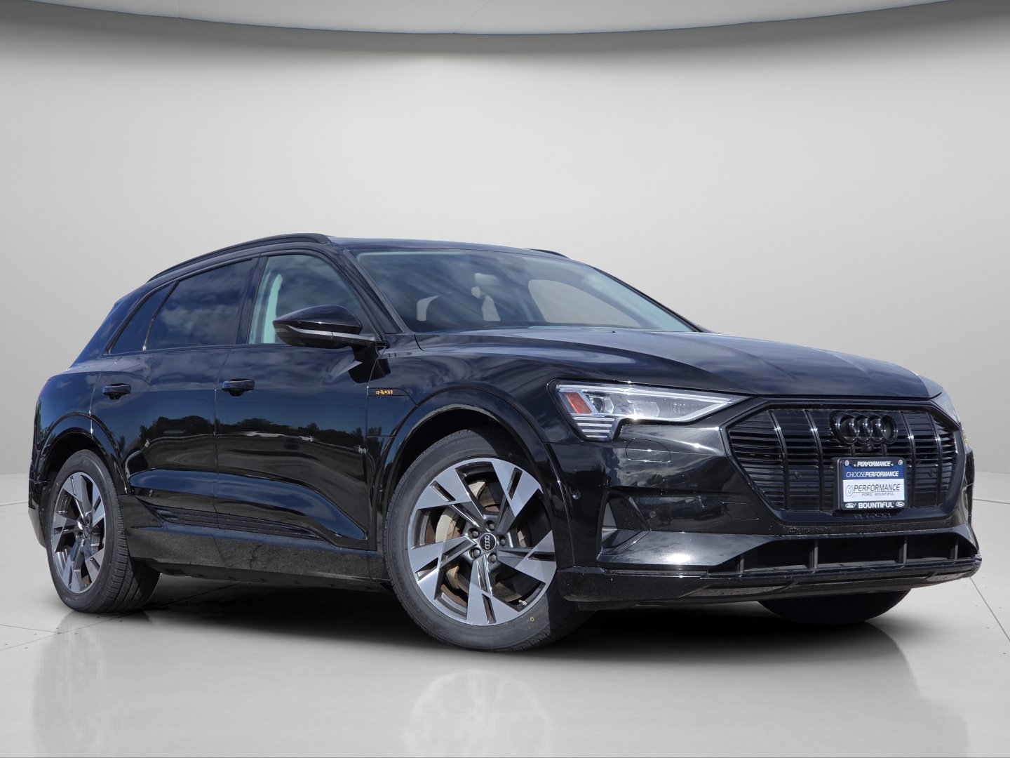 Used 2022 Audi e-tron Premium w/ Convenience Plus Package AWD/4WD image 2