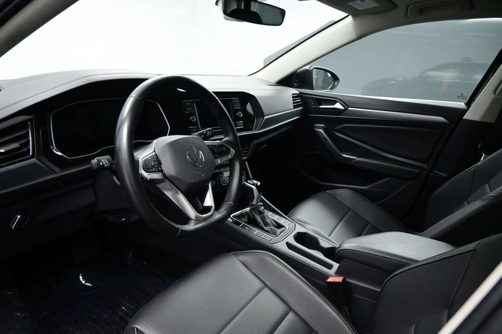 Used 2024 Volkswagen Jetta SE FWD image 8