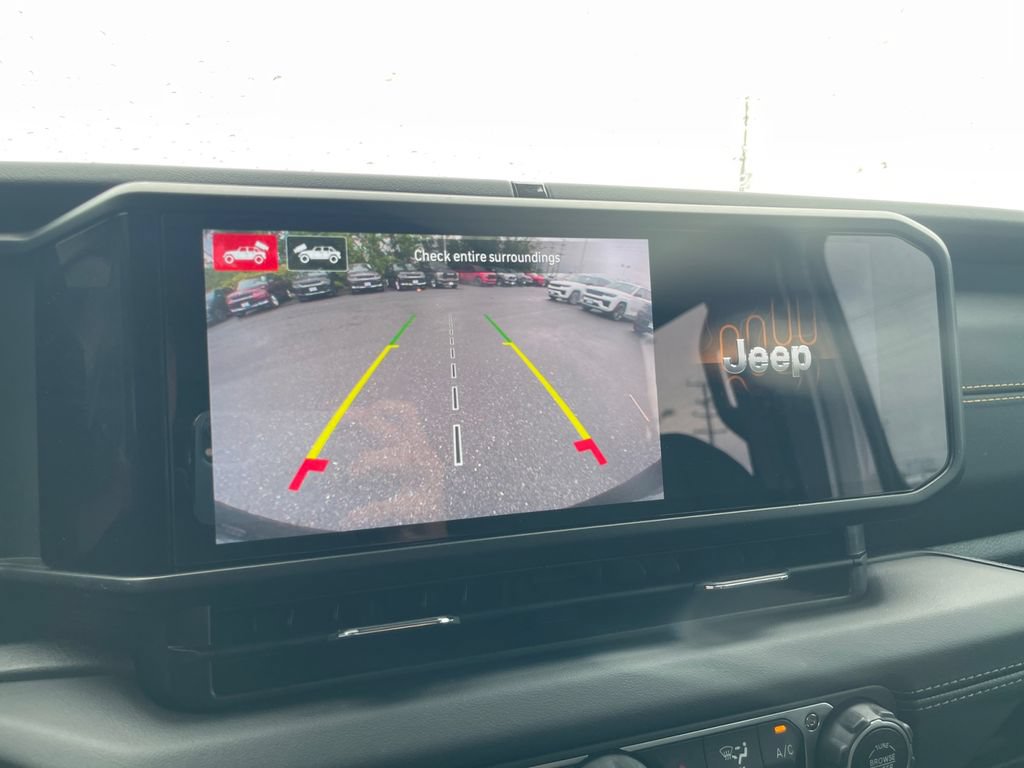 Used 2025 Jeep Wrangler Unlimited Sahara AWD/4WD image 20