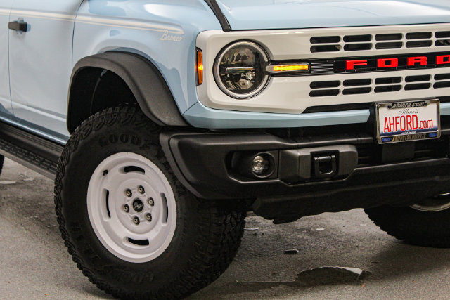 Used 2025 Ford Bronco Heritage Edition AWD/4WD image 2