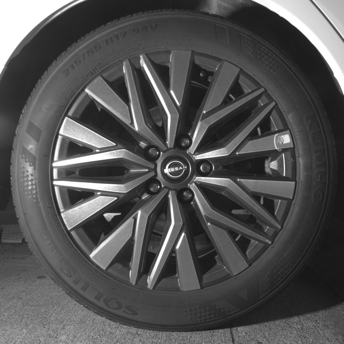 Used 2025 Nissan Altima 2.5 SV FWD image 15