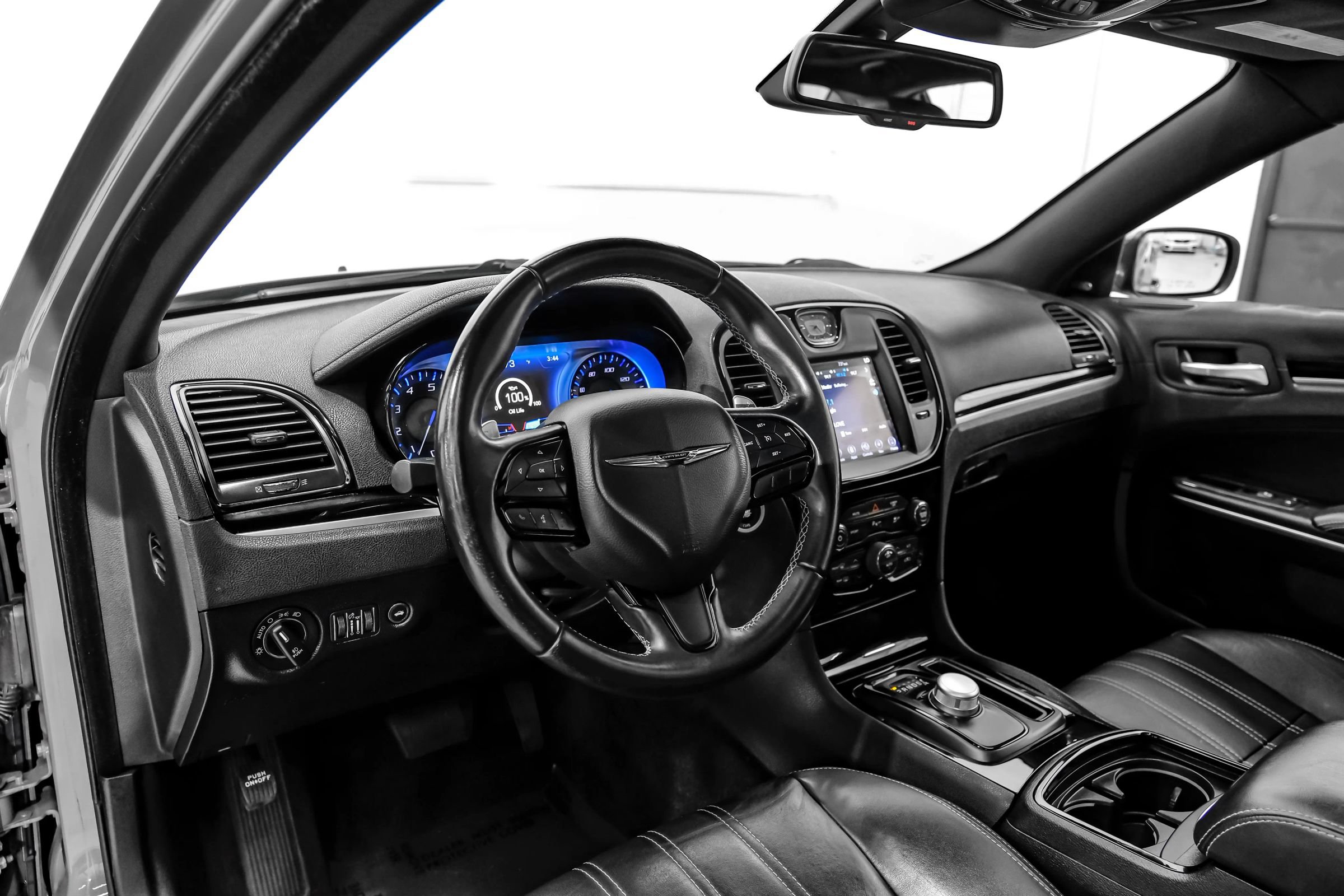 Used 2018 Chrysler 300 S w/ 300S Premium Group RWD image 23