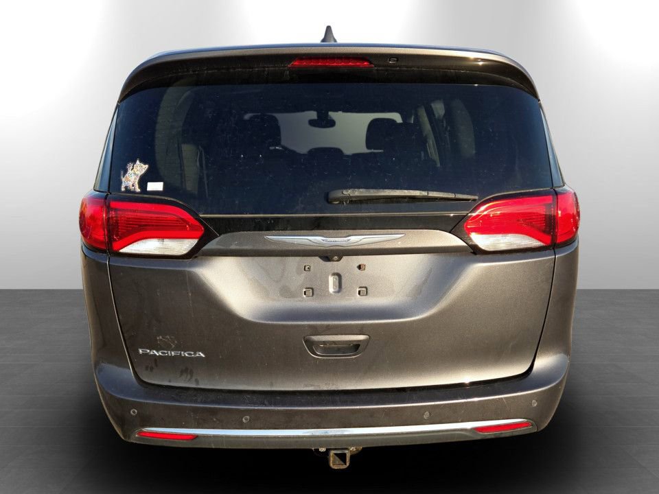 Used 2018 Chrysler Pacifica Touring Plus w/ Tire & Wheel Group FWD image 7