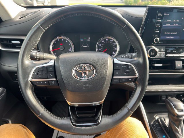 Used 2021 Toyota Highlander LE AWD/4WD image 14