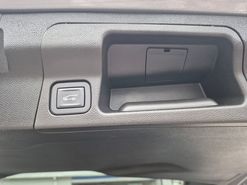 Used 2023 GMC Acadia SLE w/ Driver Convenience Package image 25