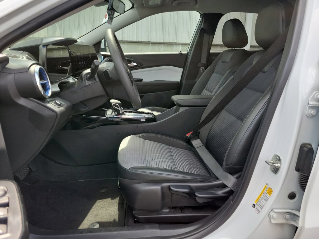 Used 2025 Chevrolet Trax LT FWD image 20
