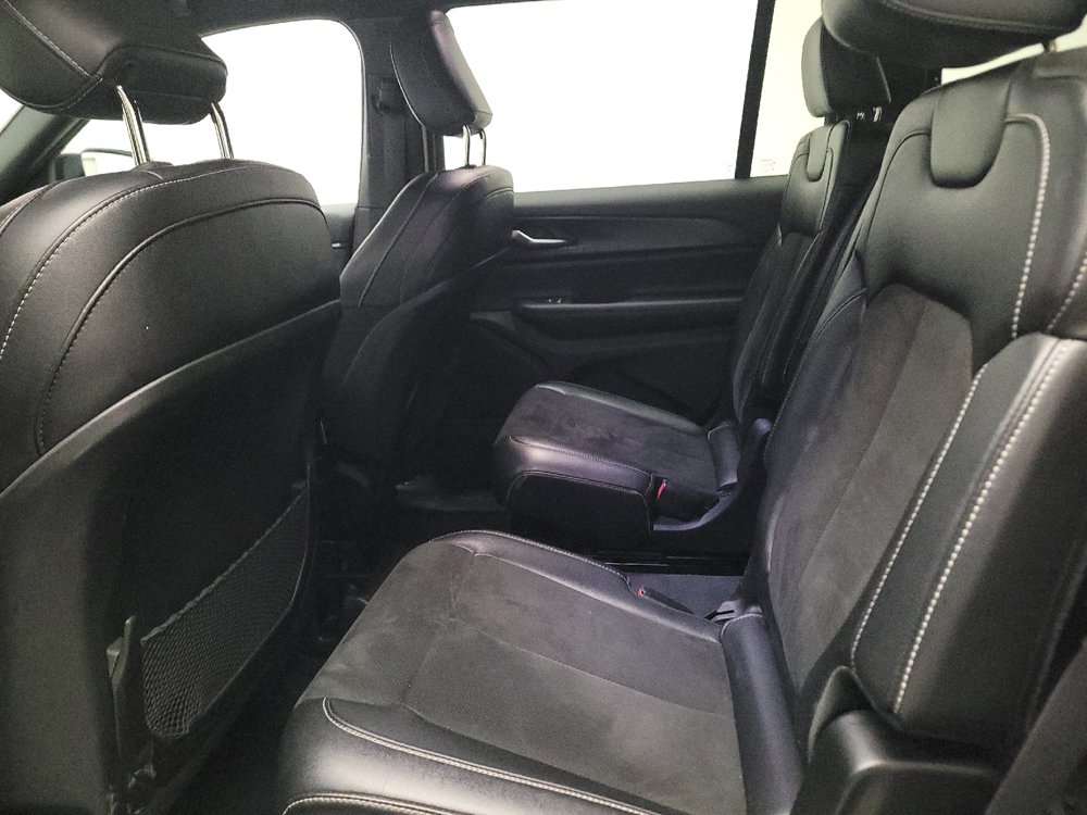 Used 2023 Jeep Grand Cherokee L Laredo AWD/4WD image 18