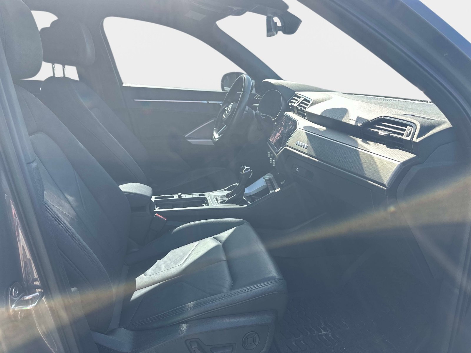 Used 2020 Audi Q3 2.0T Premium Plus w/ Premium Plus Package AWD/4WD image 7