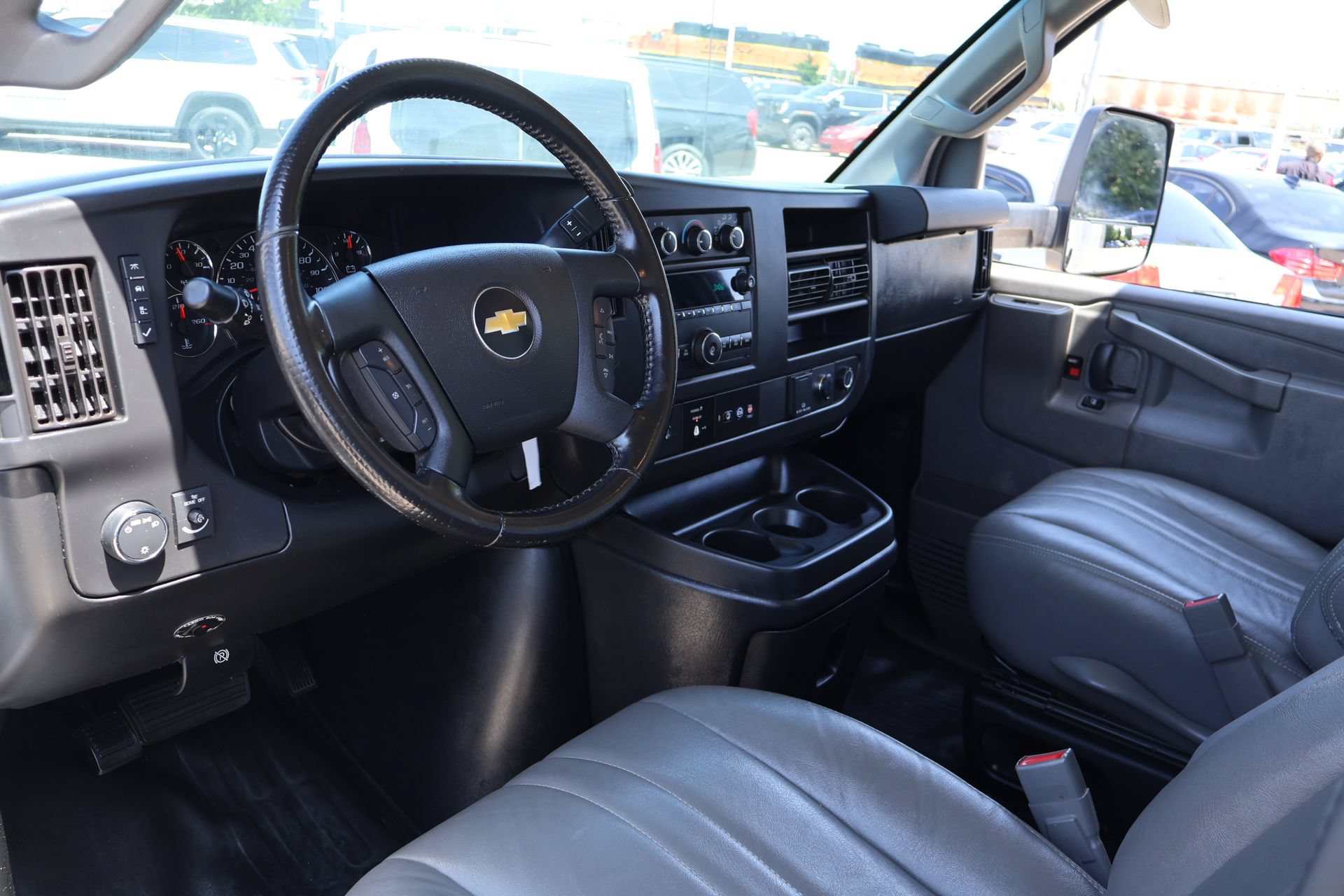 Used 2020 Chevrolet Express 3500 w/ Power Convenience Package RWD image 4