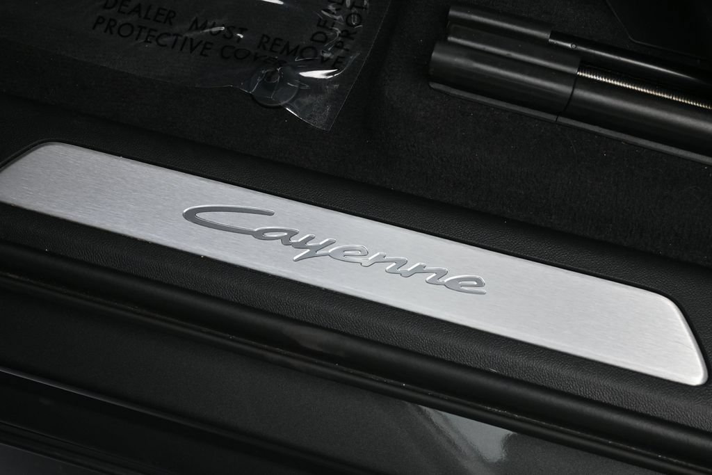 Certified 2025 Porsche Cayenne AWD/4WD image 22