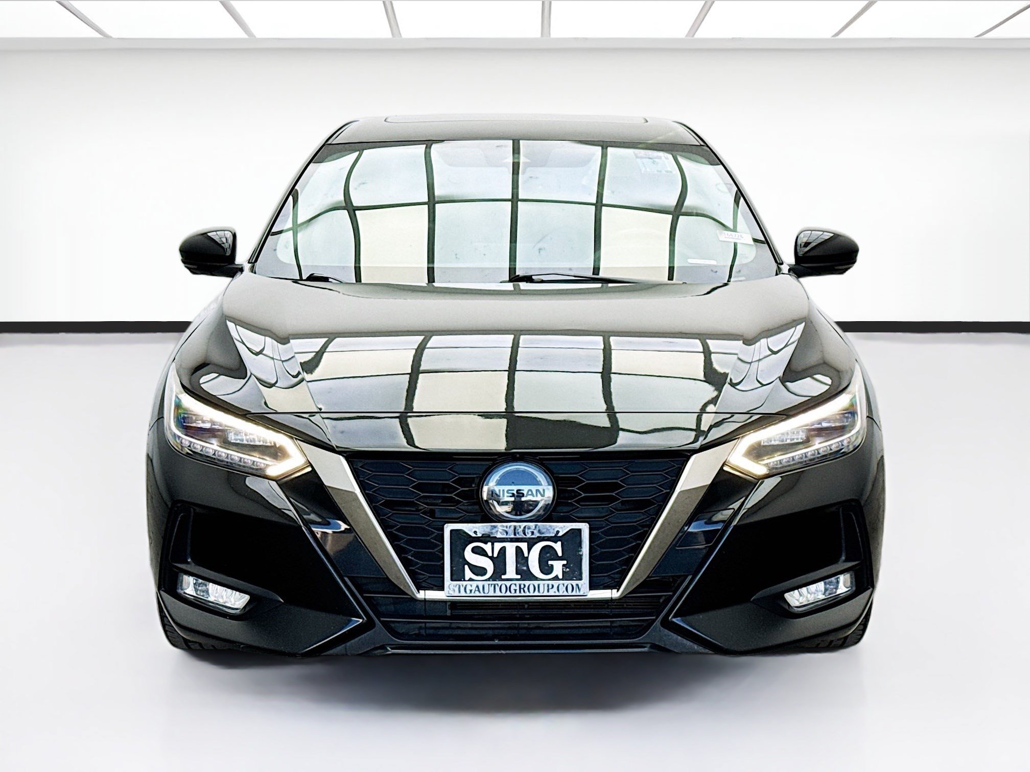 Used 2021 Nissan Sentra SR w/ SR Premium Package FWD image 2
