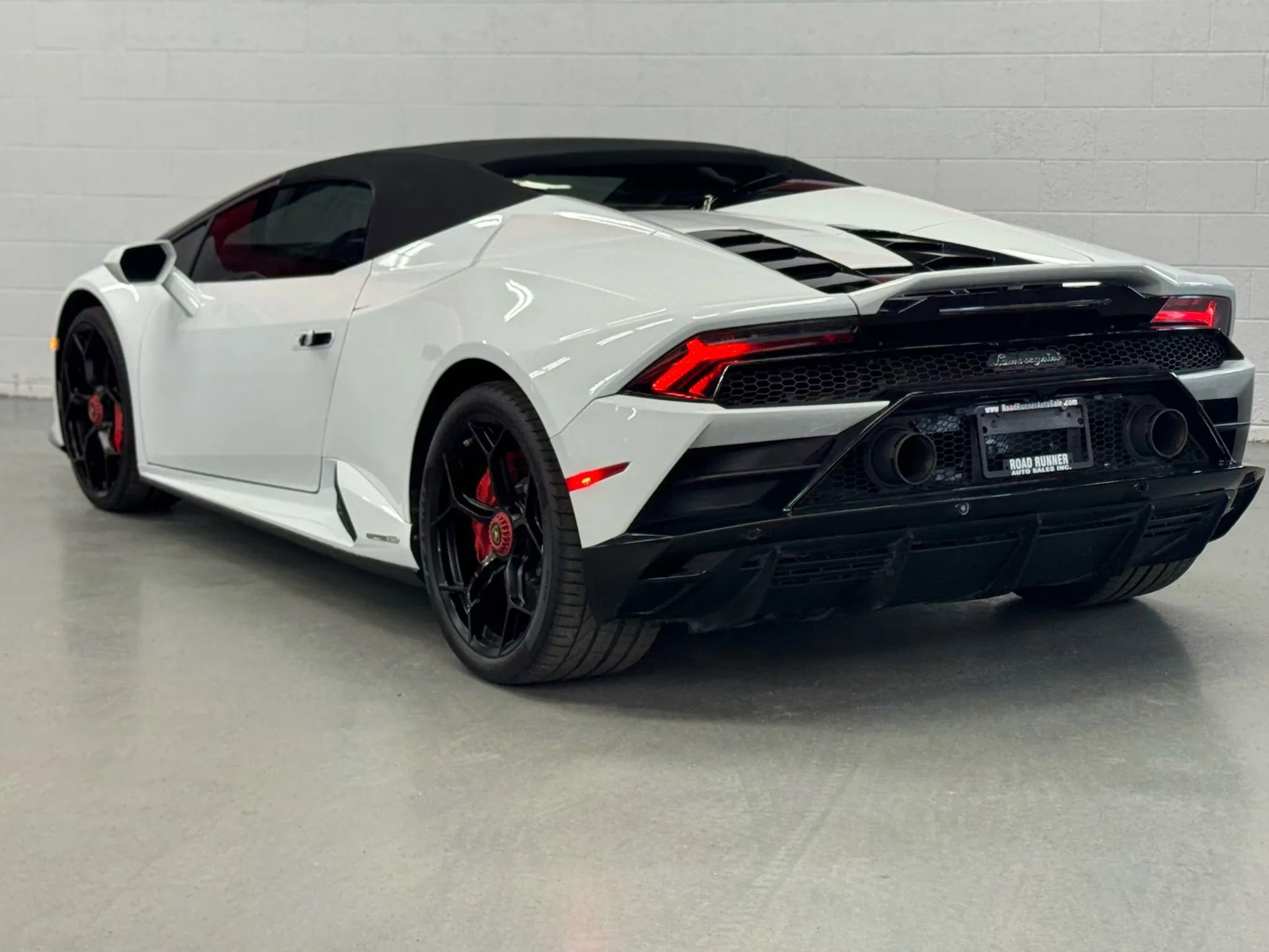 Used 2020 Lamborghini Huracan EVO image 10