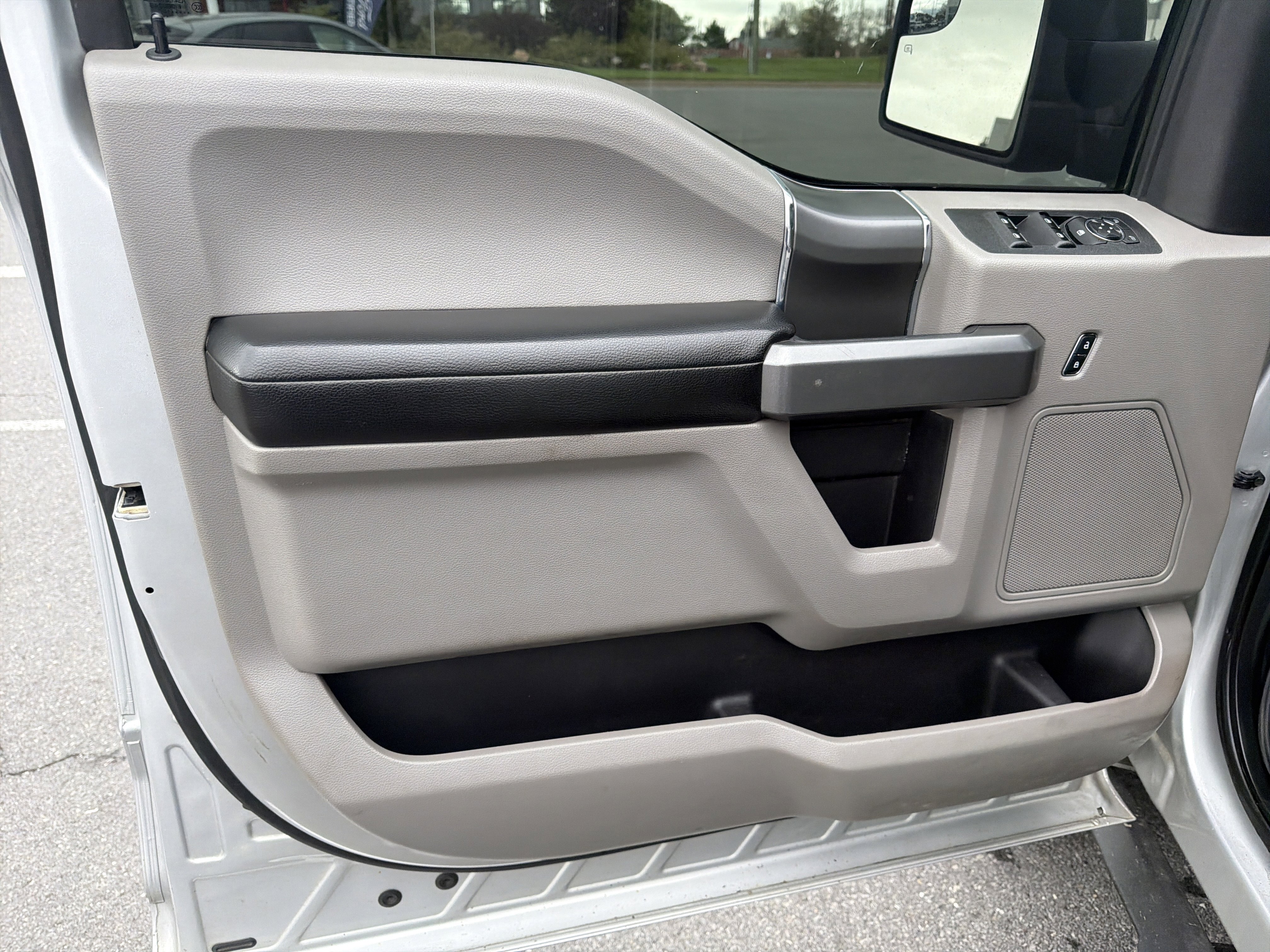 Used 2018 Ford F150 XLT w/ Equipment Group 302A Luxury AWD/4WD image 15
