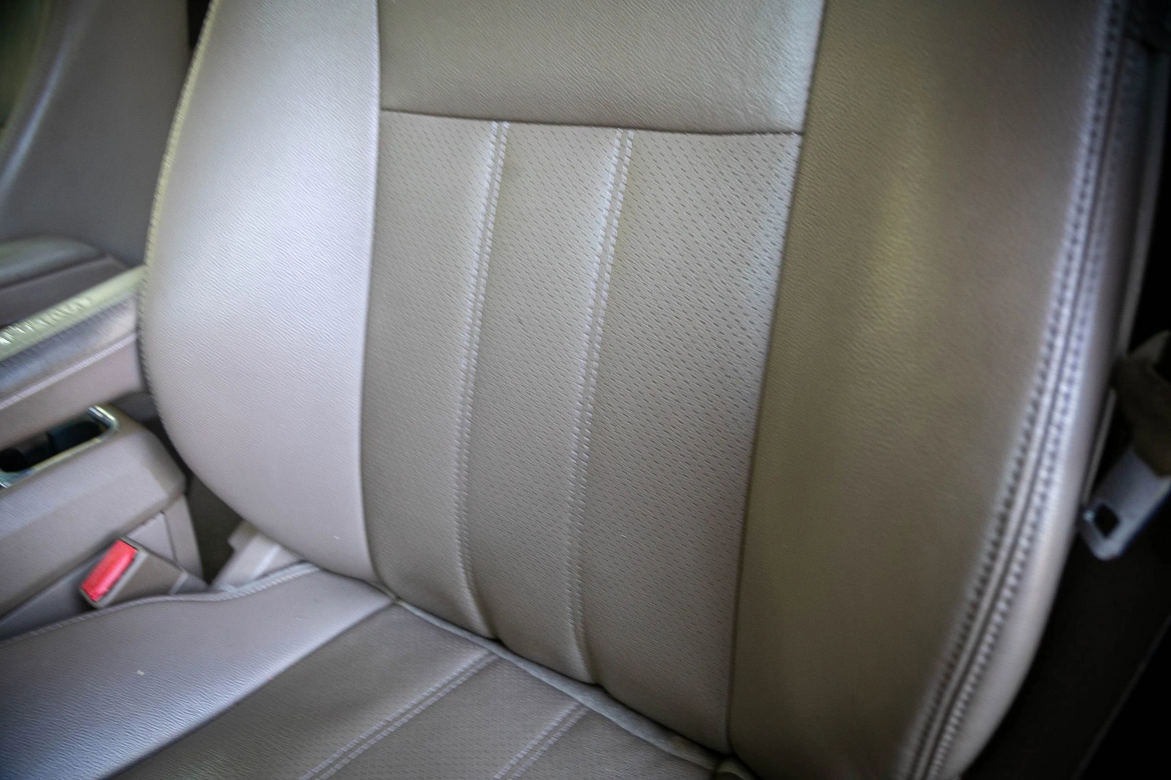 Used 2013 Chrysler Town & Country Touring-L w/ Driver Convenience Group image 34