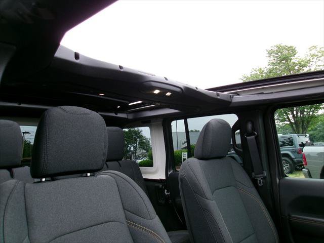 Certified 2025 Jeep Wrangler Unlimited Sahara w/ Safety Group AWD/4WD image 21
