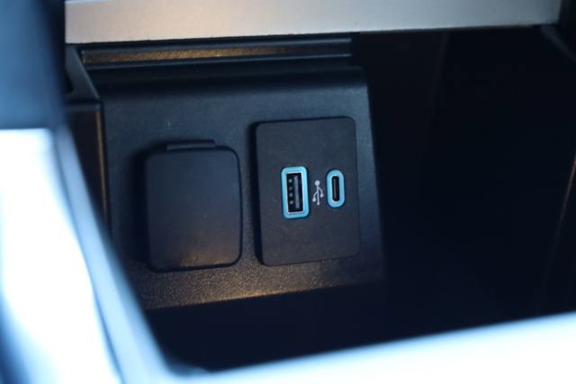 Used 2022 Ford Explorer Limited image 24